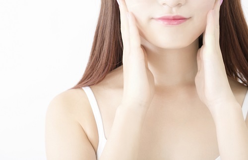 欠損部の“歯槽骨”の吸収を防止します。